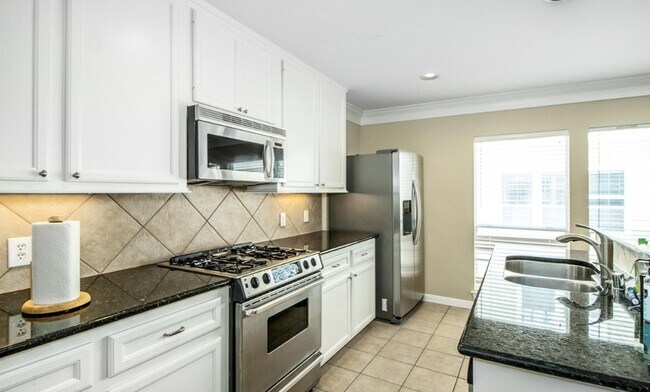 Foto del edificio - 1273 W 17th St