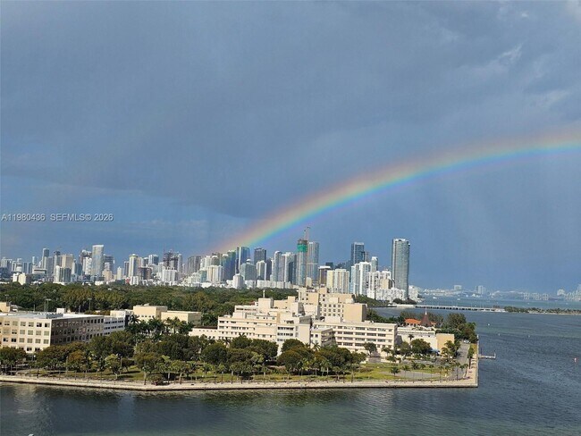 Foto del edificio - 3 Grove Isle Dr