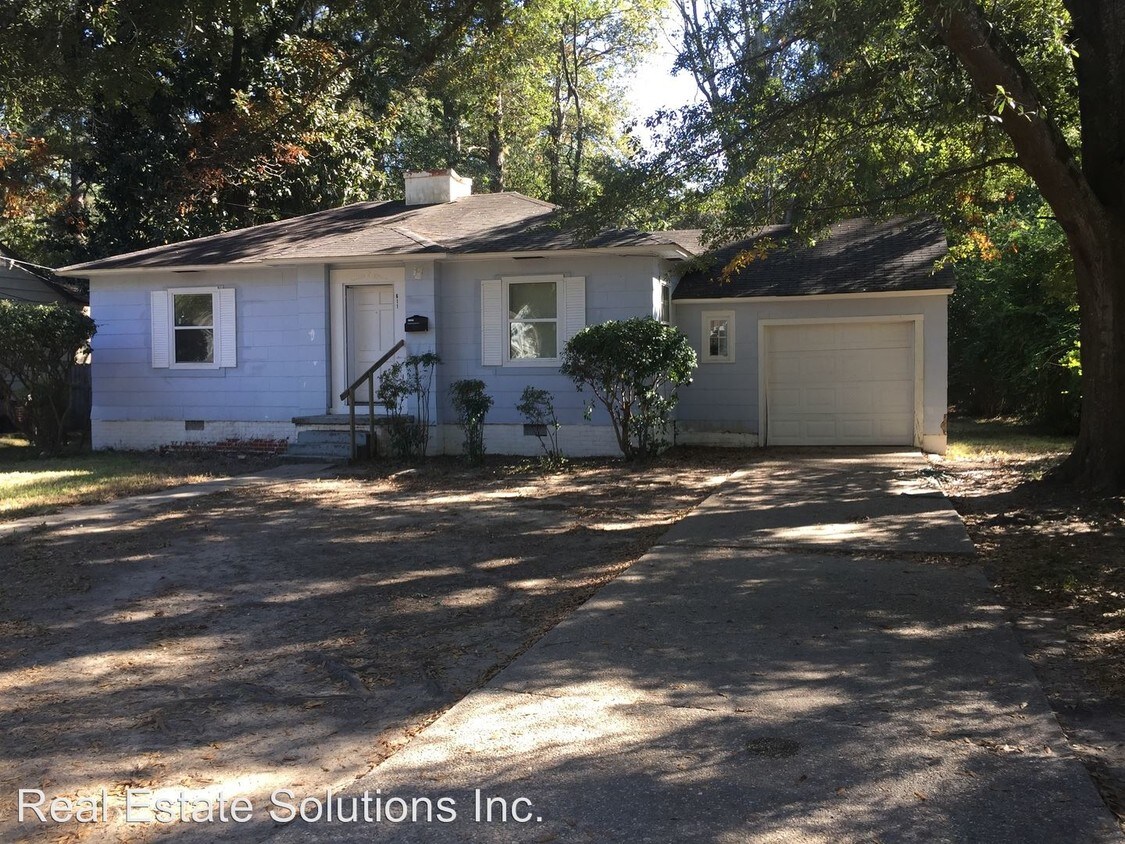 Primary Photo - 3 br, 1 bath House - 611 Robinhood Rd.