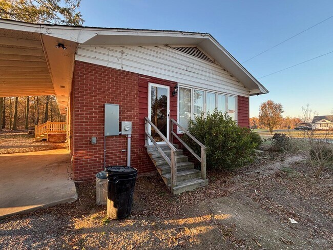 Foto del edificio - 7708 Old Goldmine Rd