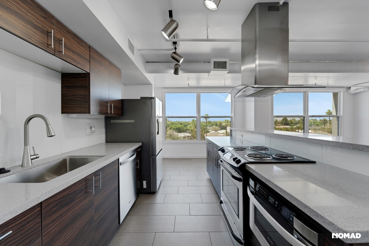 Kitchen - 535 W Thomas Rd