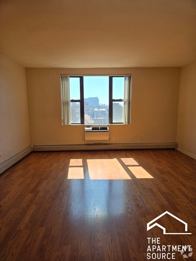Building Photo - 722 W Diversey Pkwy