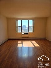 Building Photo - 722 W Diversey Pkwy