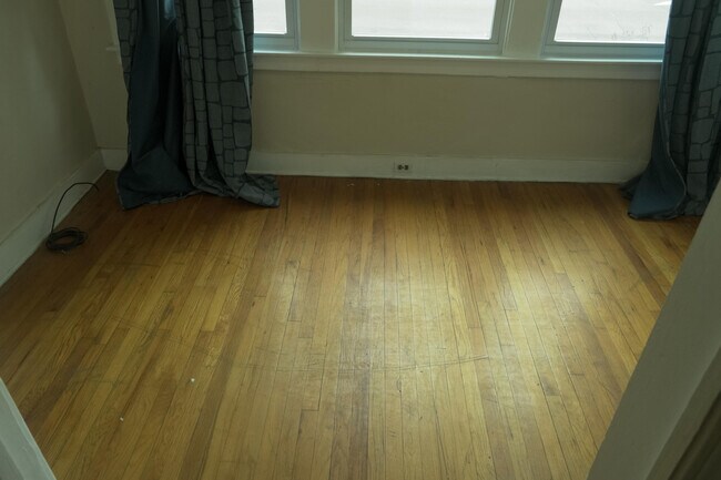 Building Photo - 831 Ashland St