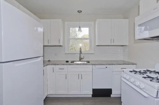 Building Photo - 30 Guertin St