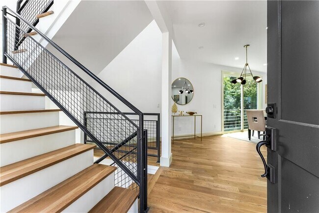 Foto del edificio - 335 Eureka Dr NE