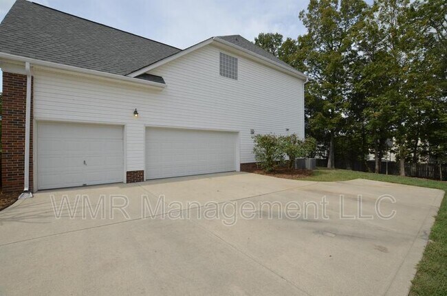 Building Photo - 11333 Fountaingrove Dr