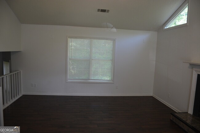 Building Photo - 5887 Mistyview Dr