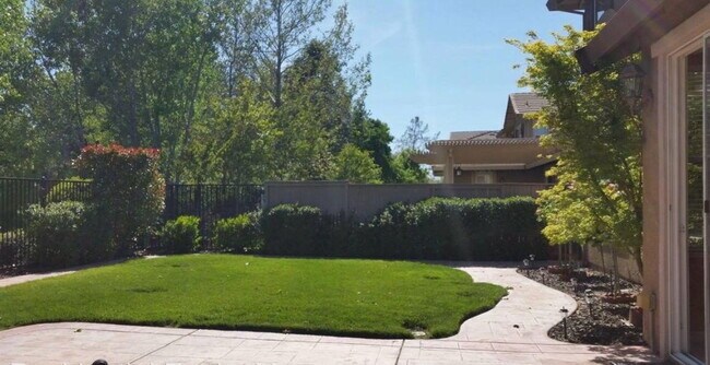 Foto del edificio - Beautiful 5bd 3.5 Baths House for Rent in Empire Ranch Folsom
