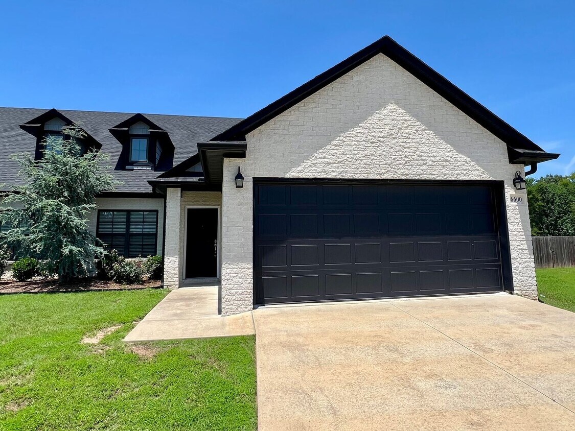 Foto principal - 6600 Leightyn Ln