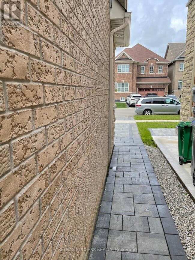 Building Photo - 3 Aries St