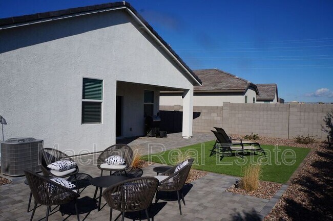 Building Photo - 1349 W Highland Rd