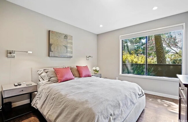 Building Photo - BEST DEAL IN DIAMOND HEIGHTS! Remodeled in...