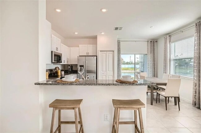 Building Photo - 8347 Crescent Oaks Dr