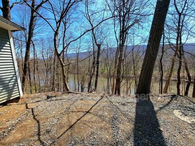 Foto del edificio - 264 Acres Rd