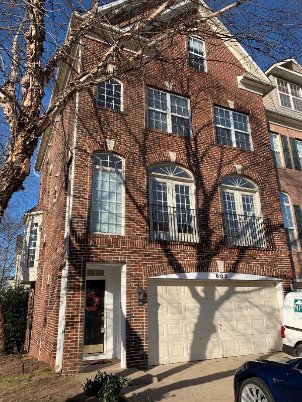 Building Photo - 602 Battery Terrace NE