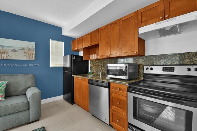 Foto del edificio - 6966 Byron Ave