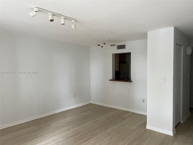 Foto del edificio - 1740 NW N River Dr