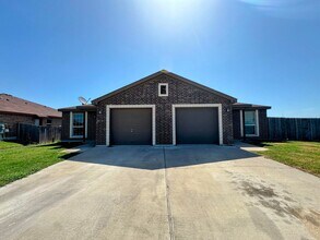 Building Photo - 1525 Justin Lp