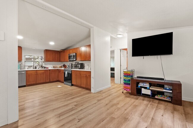 Foto del edificio - Updated and Spacious 3 bedroom in Timberlakes