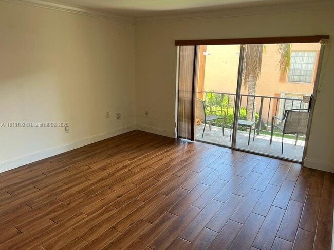 Foto del edificio - 7160 Fairway Dr