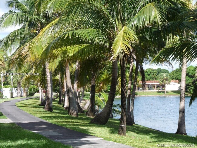 Building Photo - 14501 N Kendall Dr