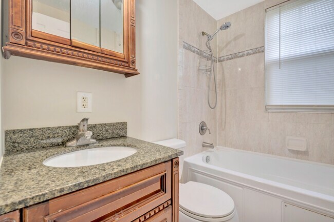 Building Photo - 3870 9th St SE