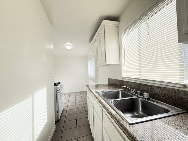 Building Photo - 14039 Orizaba Ave