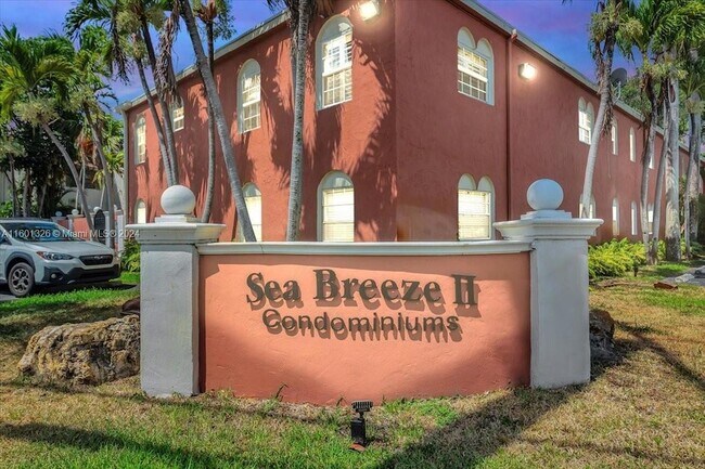 Building Photo - 1405 Miami Road Unit 7