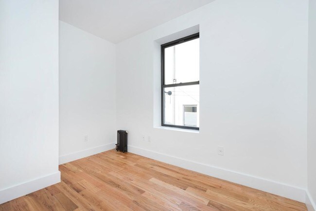 Building Photo - 1071 Cypress Ave