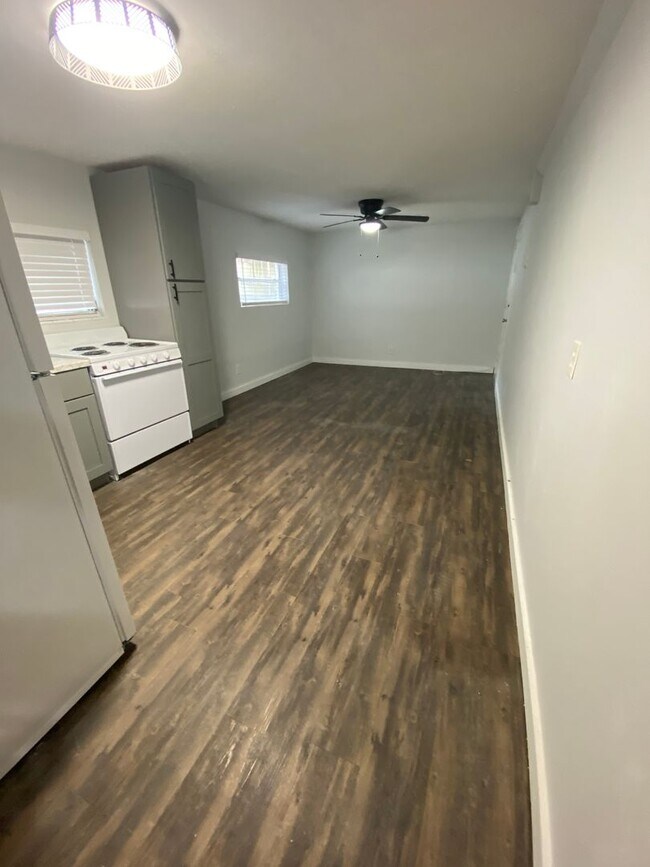Foto del edificio - 310 N Gadsden St