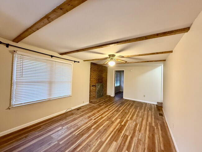 Building Photo - 117 Holly Ave