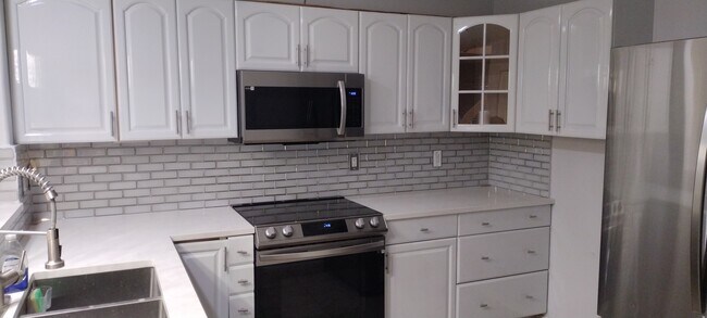 Foto del edificio - 1621 Woodbridge Lakes Cir