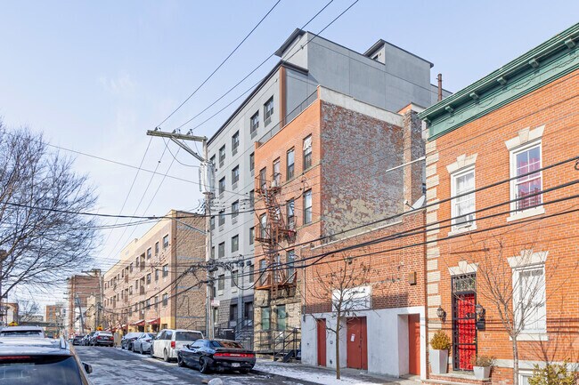 Foto del edificio - 765 E 214th St