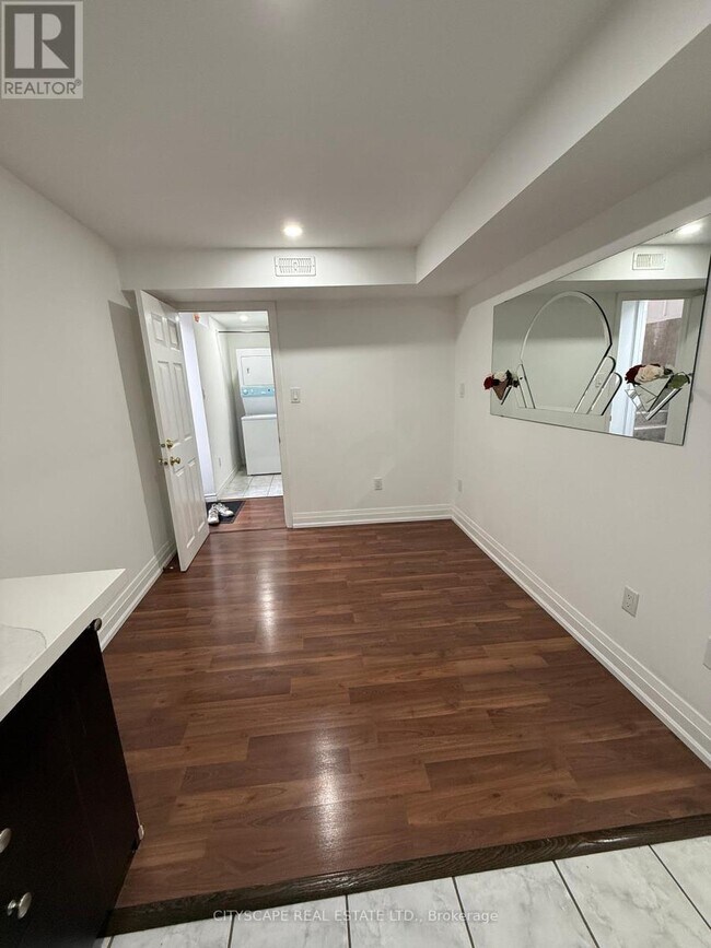 Photo du bâtiment - 6925 Lisgar Dr