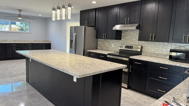 Building Photo - 6843 E Loma Land Dr