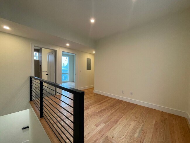 Foto del edificio - HOT BROOKLINE LISTING!!!!!