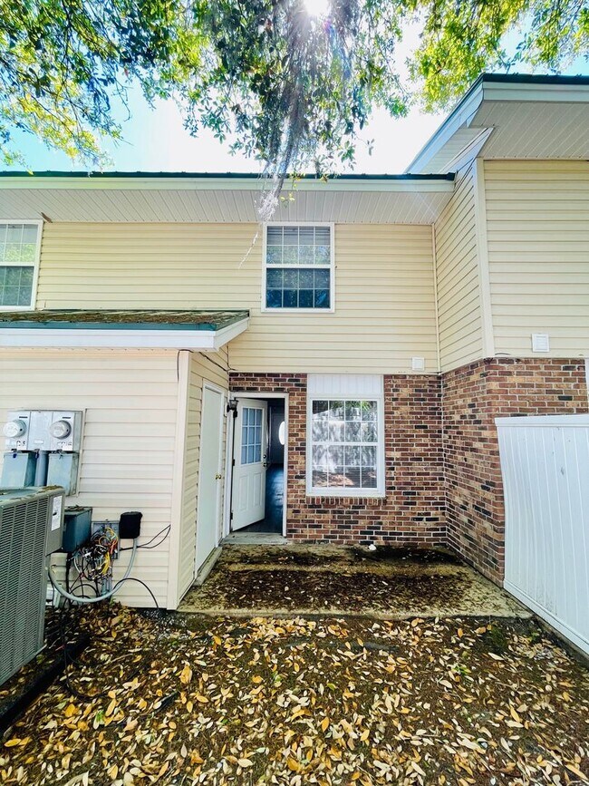 Foto del edificio - 2bd/1.5ba townhome super close to CCU/CMC/...