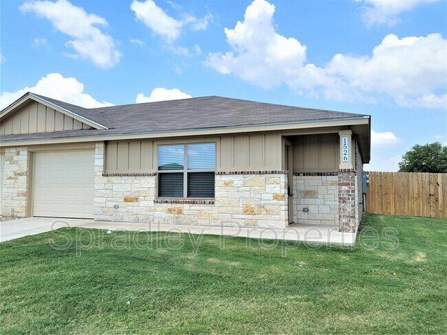 Building Photo - 1526 Kal Ct
