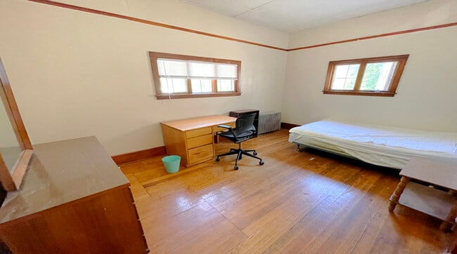 Bedroom - 512 Stewart Ave