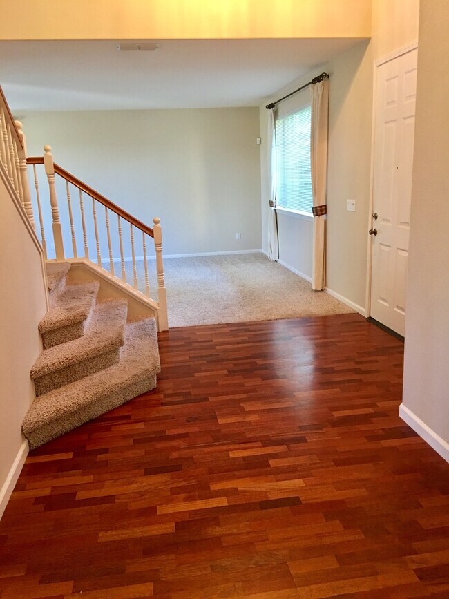 Foto del edificio - Large, Dog Friendly Rocklin Home with a View!
