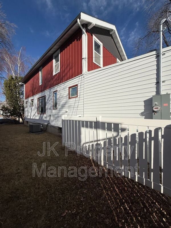 Building Photo - 1512 3rd Ave N