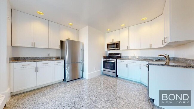 Building Photo - 147 W 79th St