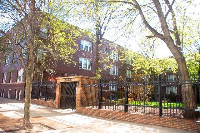 Building Photo - 4714 N Racine Ave