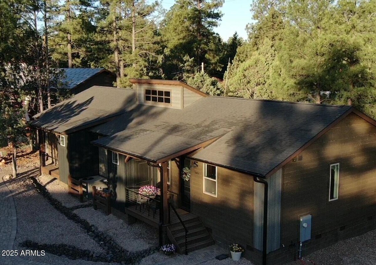 Primary Photo - 3901 W Cooley St