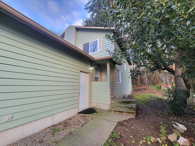 Foto del edificio - 2804 Pine Rd NE