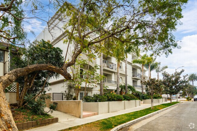 Exterior - 11908 Darlington Ave