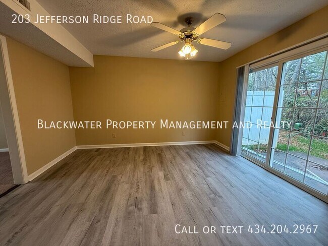 Foto del edificio - 203 Jefferson Ridge Rd