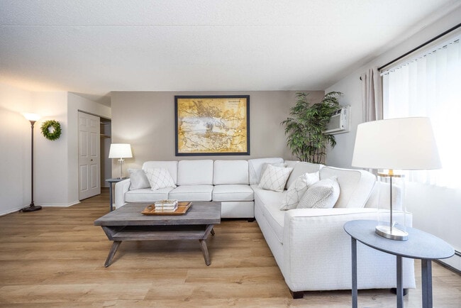 Building Photo - Tanglewood Apartments