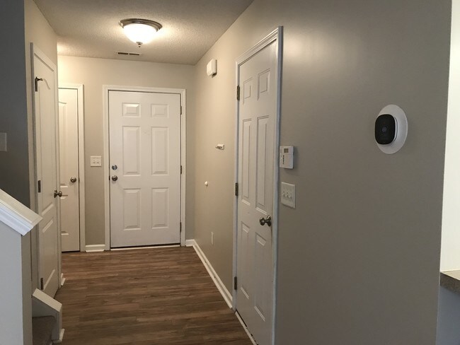 Foto del edificio - 219 Fox Creek Blvd